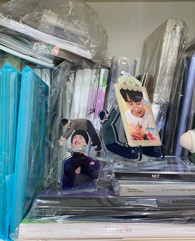 STANDEE LẮC ĐẦU SEVENTEEN - Mô hình standee lắc đầu bằng lò xo Joshua và Scoups (Seventeen)