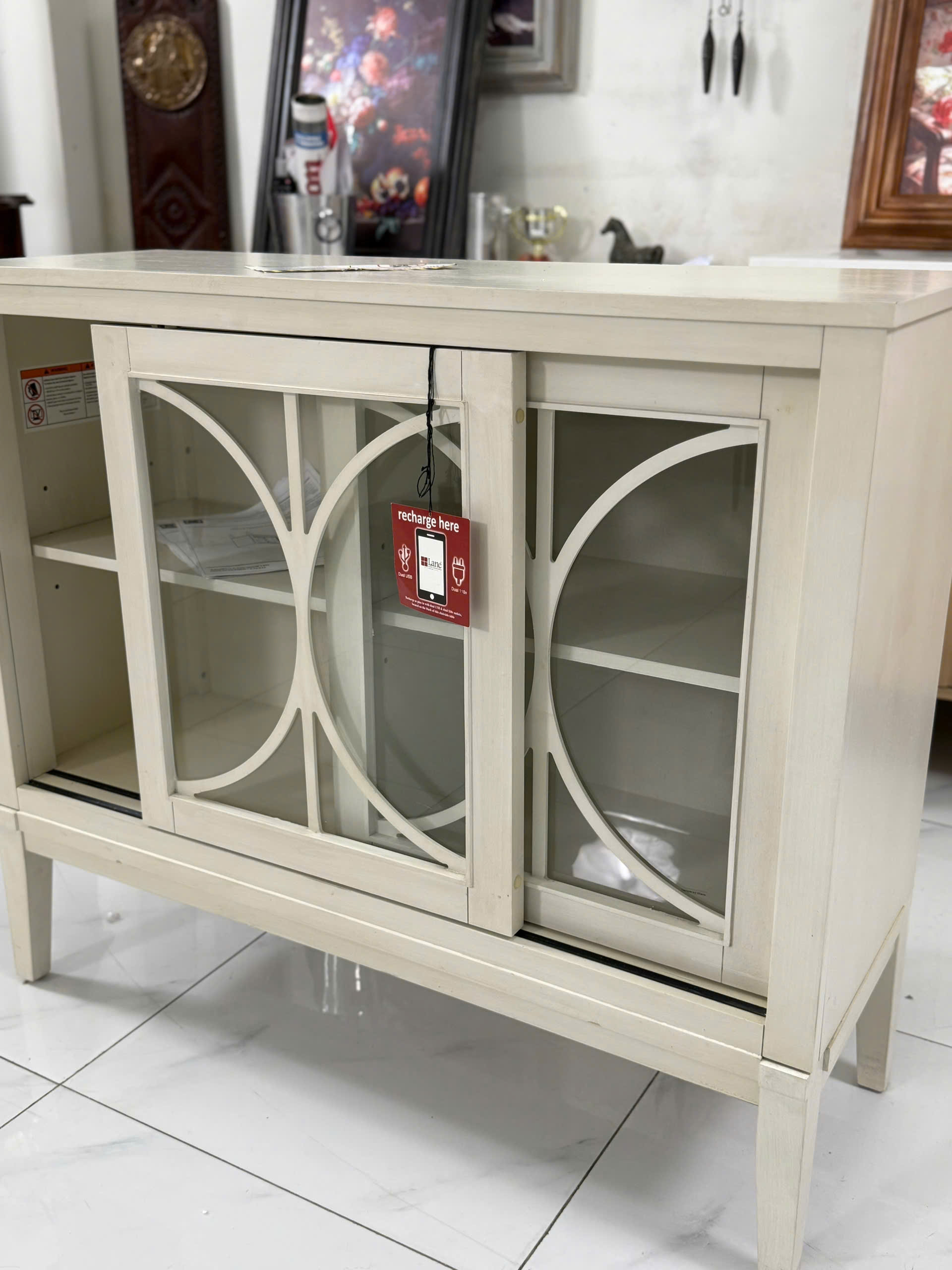 TỦ TRANG TRÍ CÓ CỔNG SẠC USB