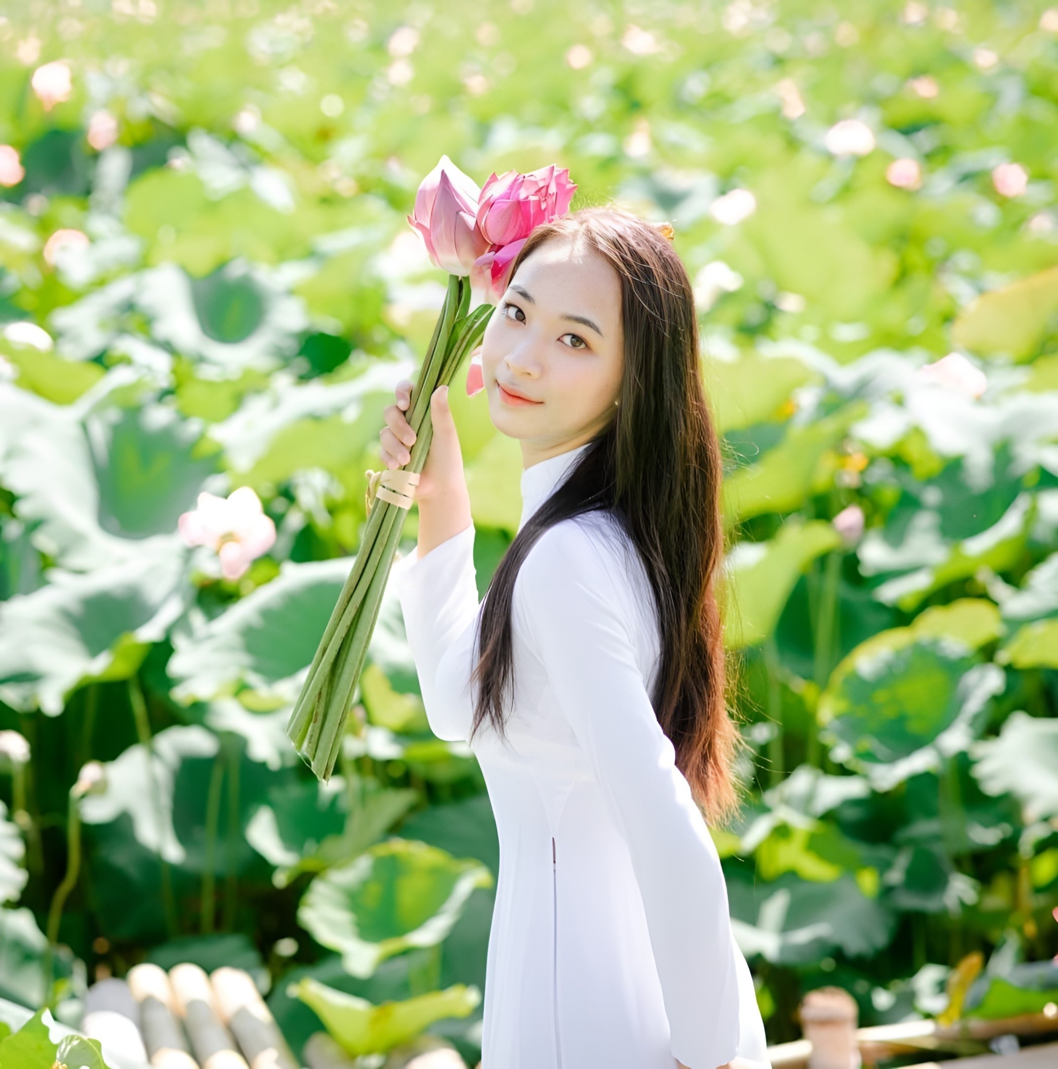 TOP 5 ÁO DÀI CHỤP ẢNH HOA SEN ĐẸP NHÁT