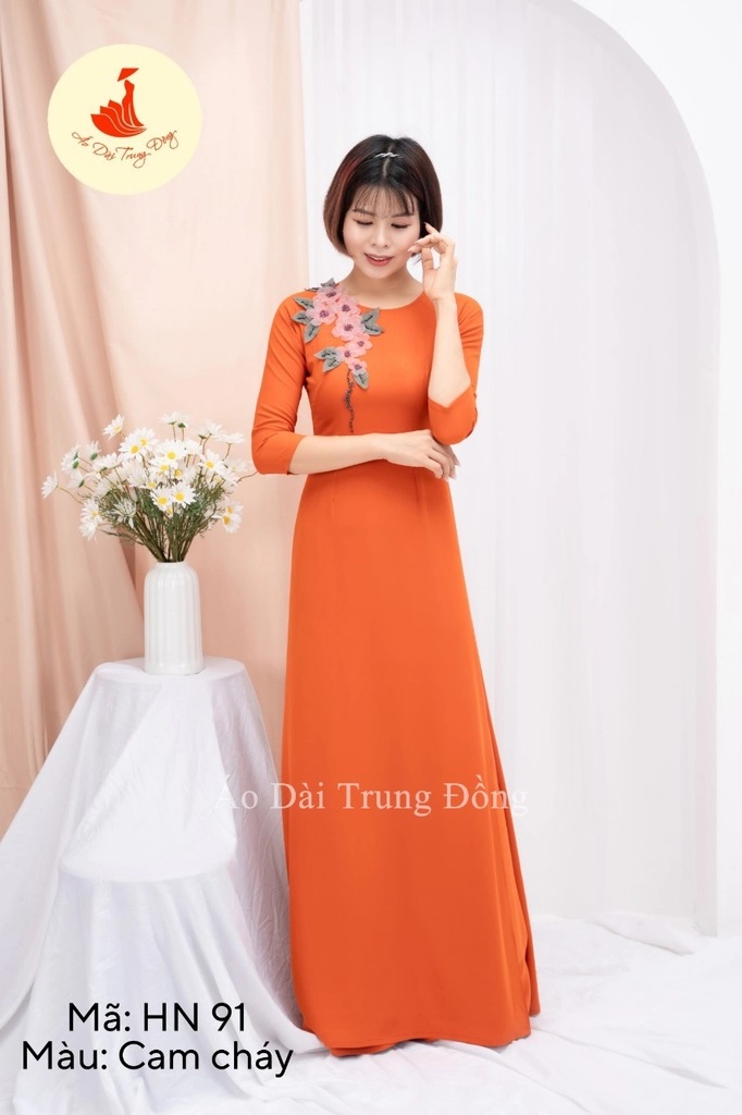 Áo dài cổ tròn màu cam cháy