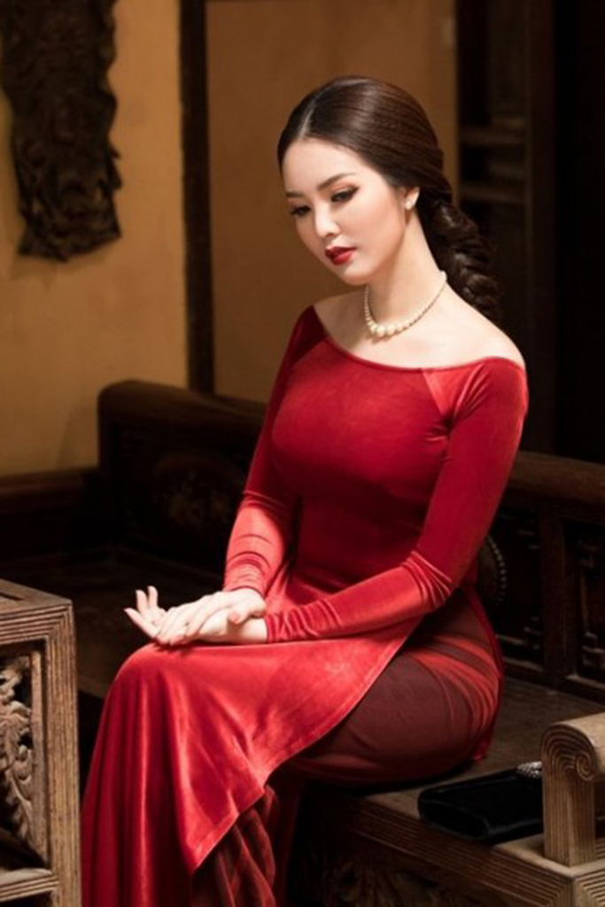 Áo Dài Nhung: Sự Tái Hiện Tinh Tế của Vẻ Đẹp Truyền Thống