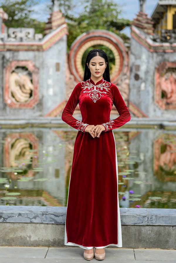 Áo dài nhung đỏ