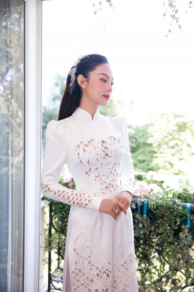 Áo Dài Cô Dâu: Sự Kết Hợp Hoàn Hảo giữa Truyền Thống và Hiện Đại