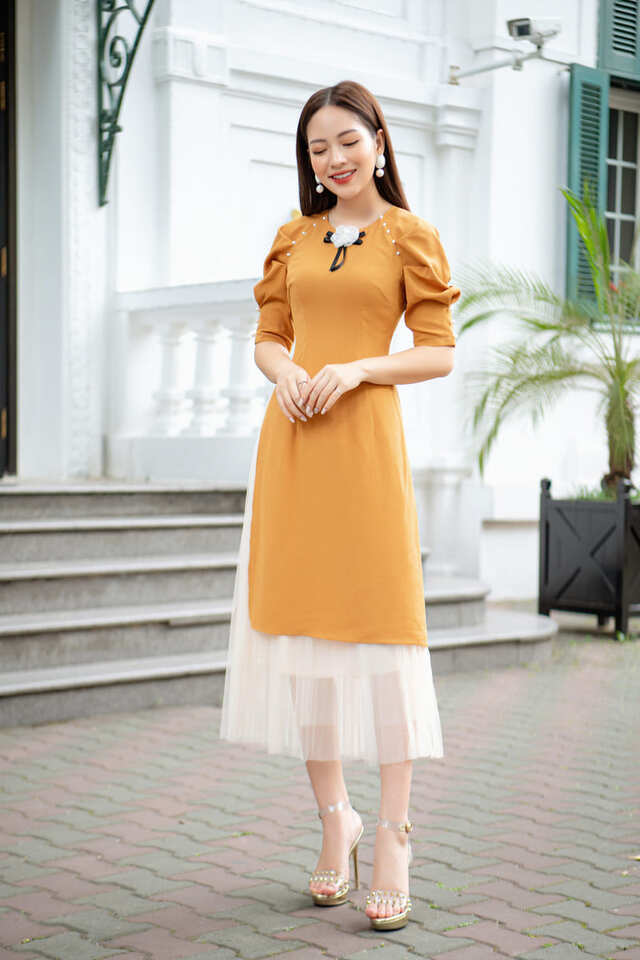 Áo dài cổ tròn tay phồng thể hiện bản sắc văn hóa qua từng đường nét