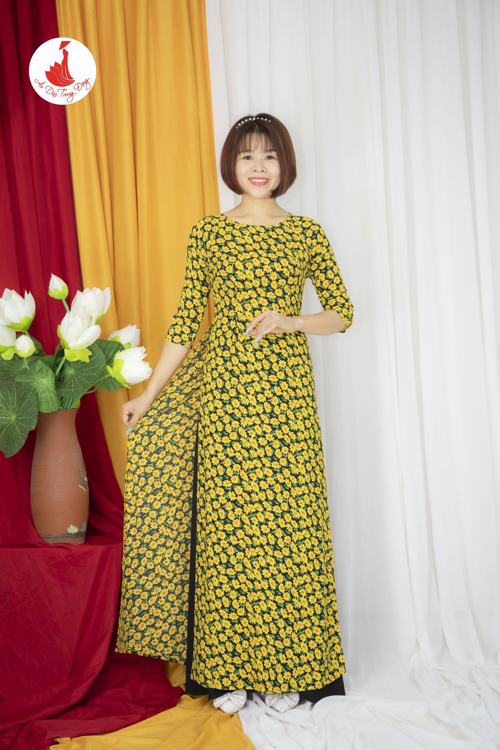 Áo dài hoa nhí cổ tròn vải lụa Hàn Châu