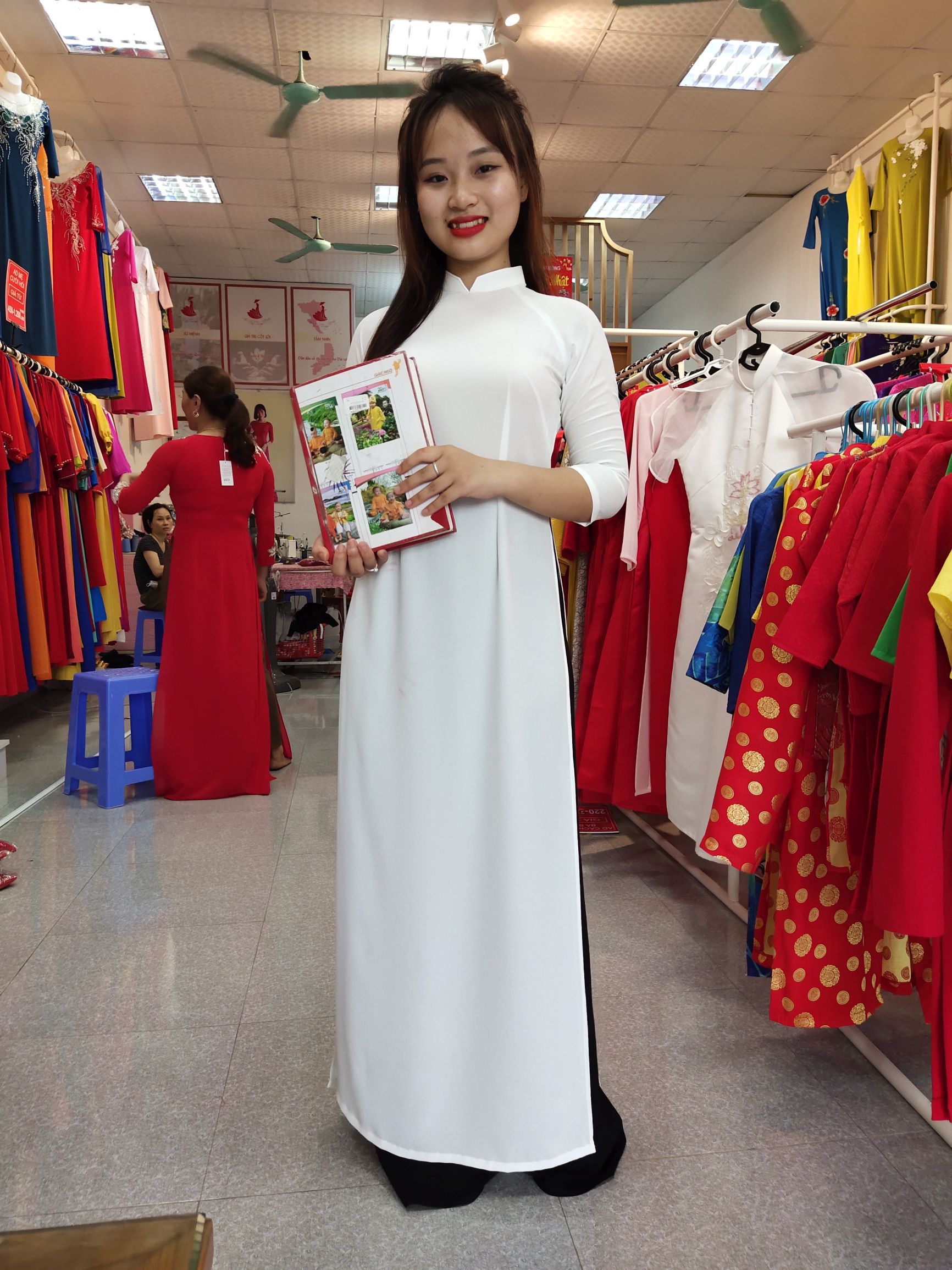 Áo Dài Trắng Chất Liệu Vải Mango May Tà Suông Min Mát