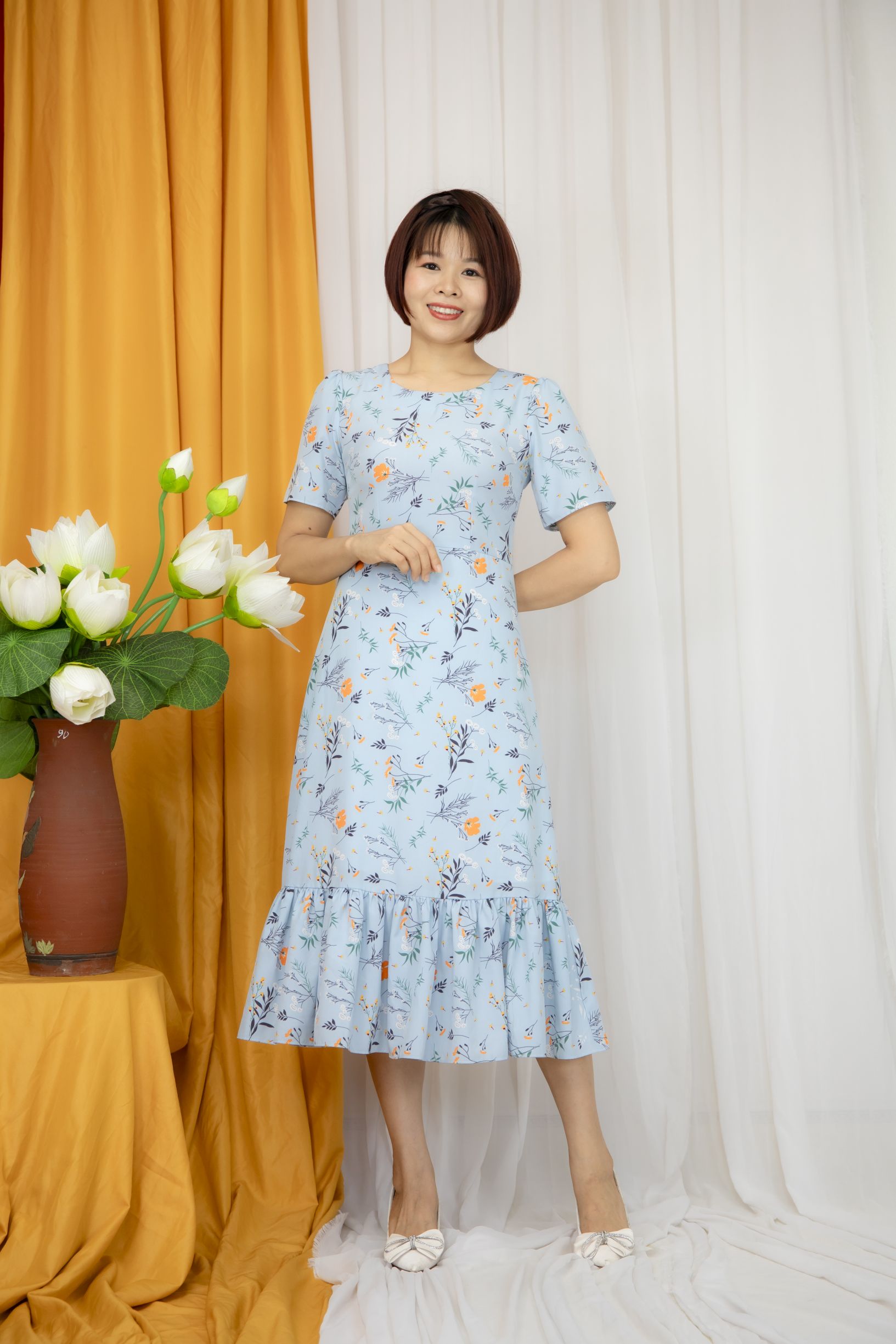 Váy đuôi cá màu xanh cổ tròn vải lụa Hàn Châu