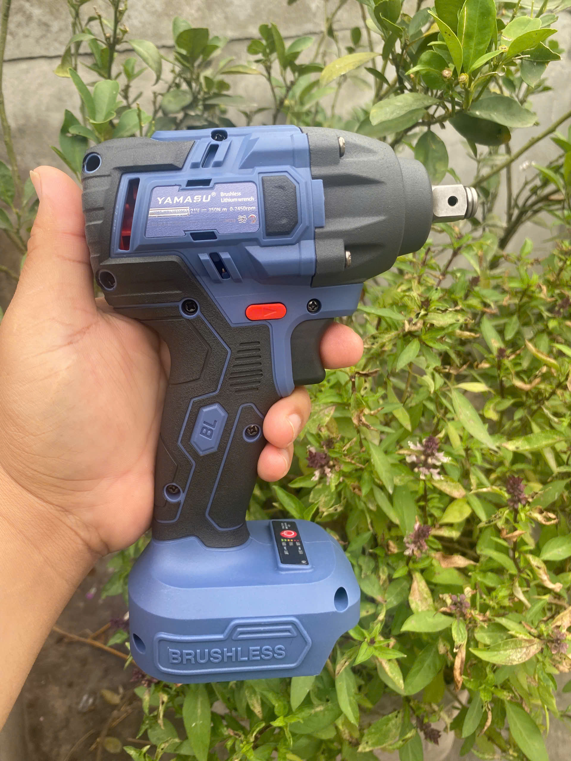 Máy siết mở ốc bu lông Yamasu YMS-MBL10330G2 chân phổ thông, lực siết tối đa 330N