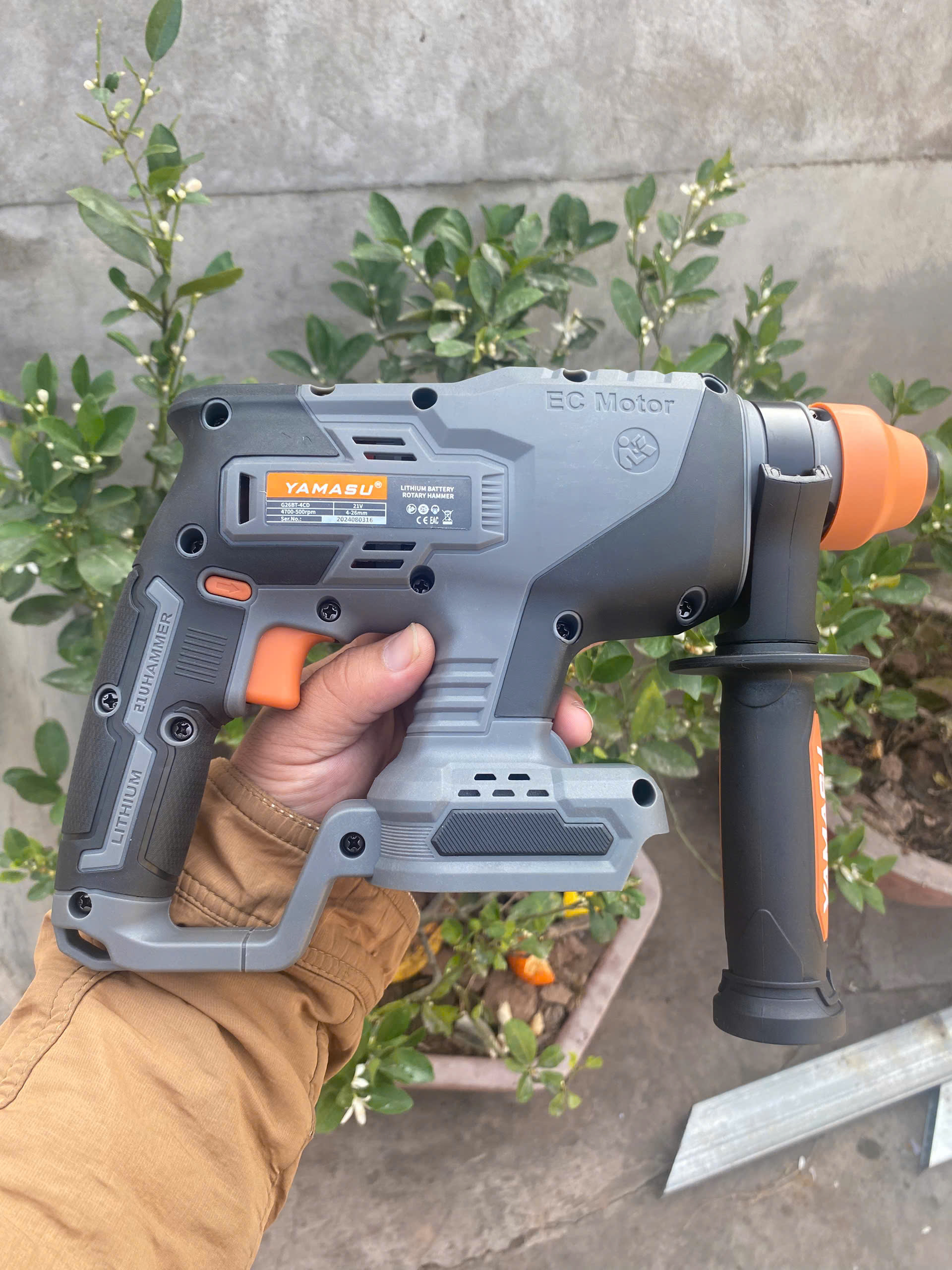 Máy khoan bê tông 21v Yamasu G26BT-4CD