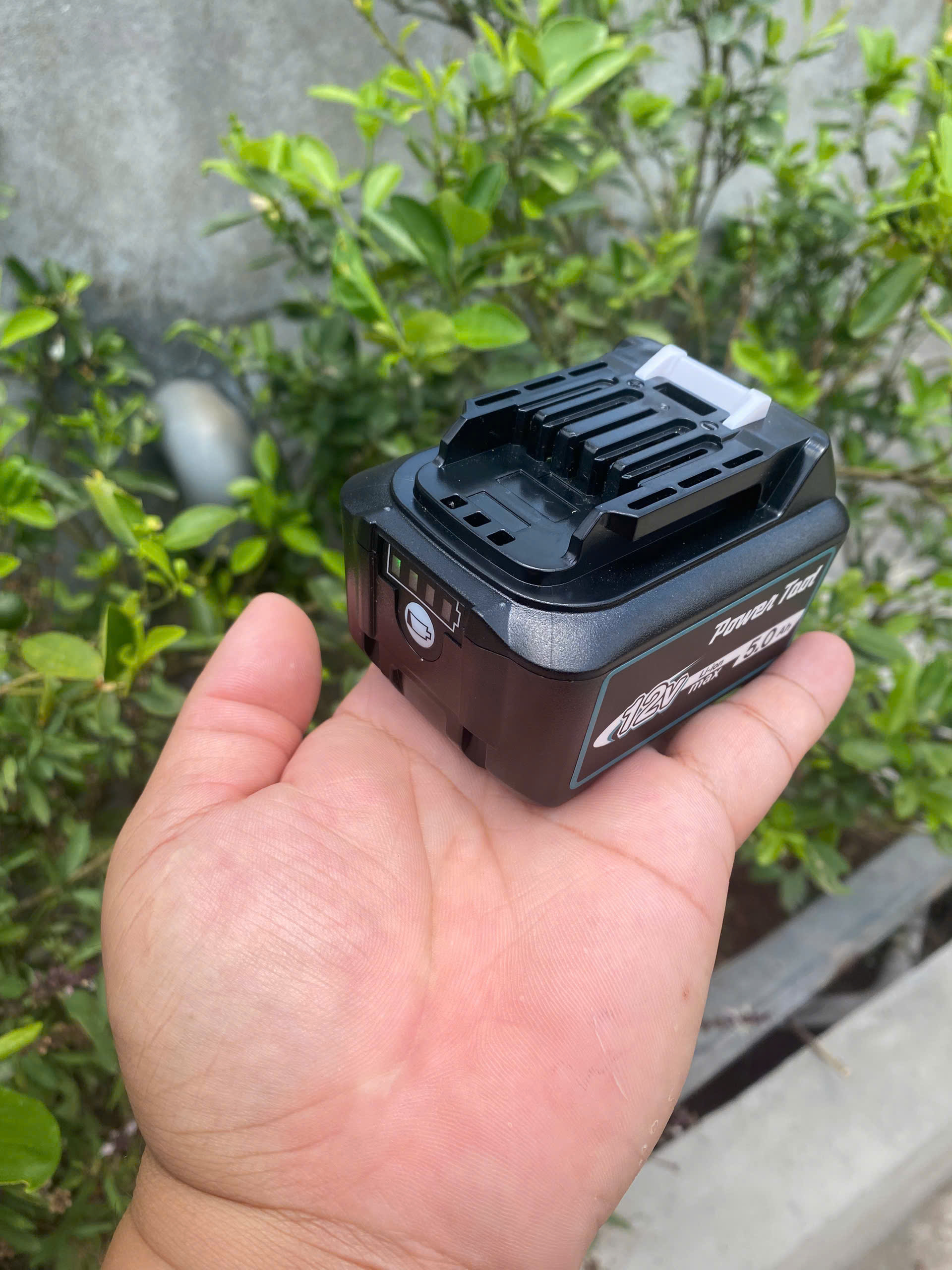 Vỏ mạch Makita 10.8V - 12V MAX Li-ion trượt, Led báo pin và nhận sạc zin