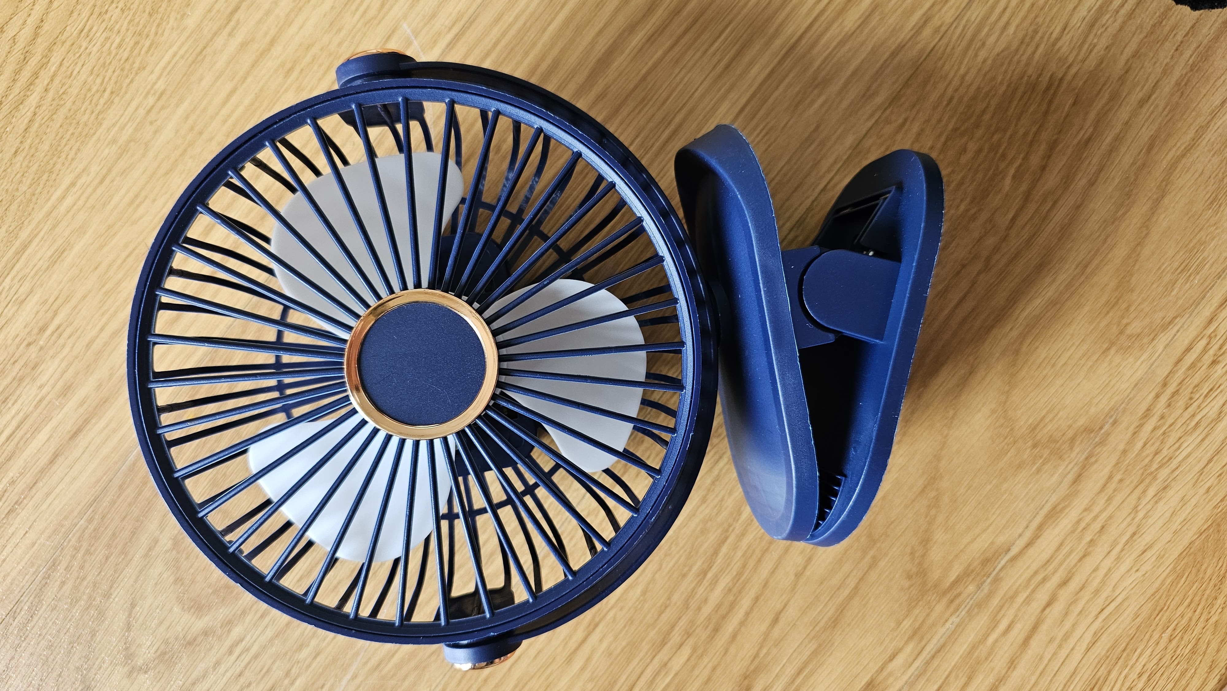 Quạt kẹp tích điện Clamp Fan  MST-A2 5000 mAh