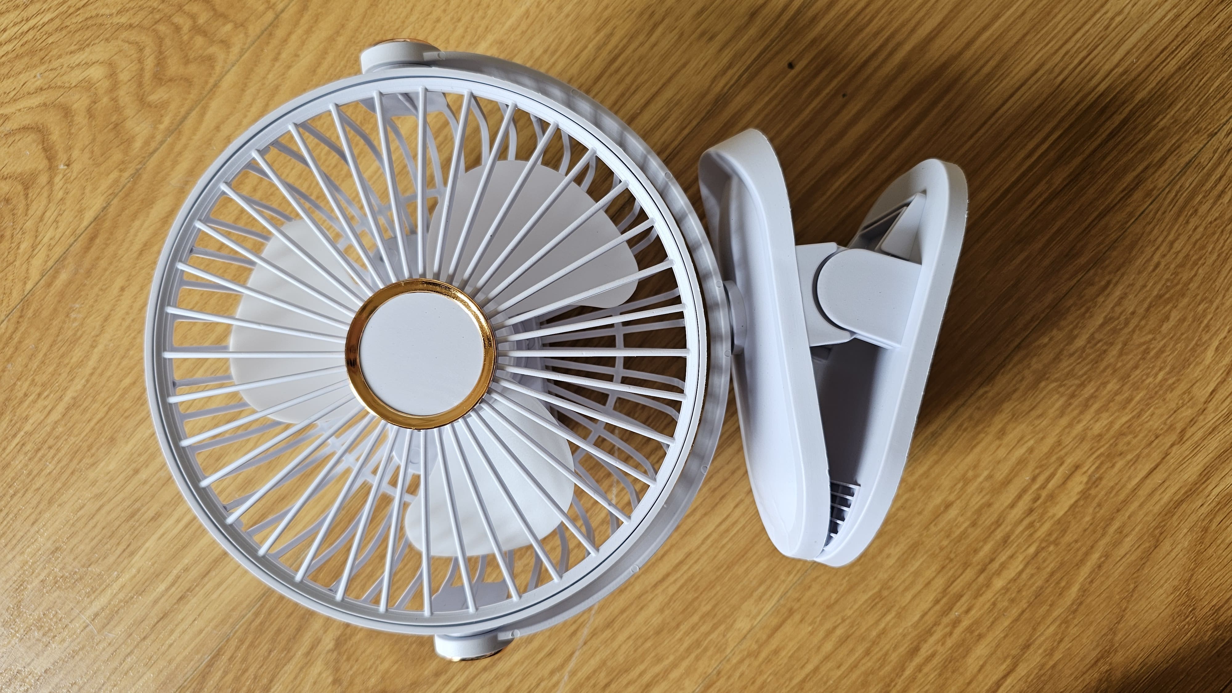 Quạt kẹp tích điện Clamp Fan  MST-A2 5000 mAh