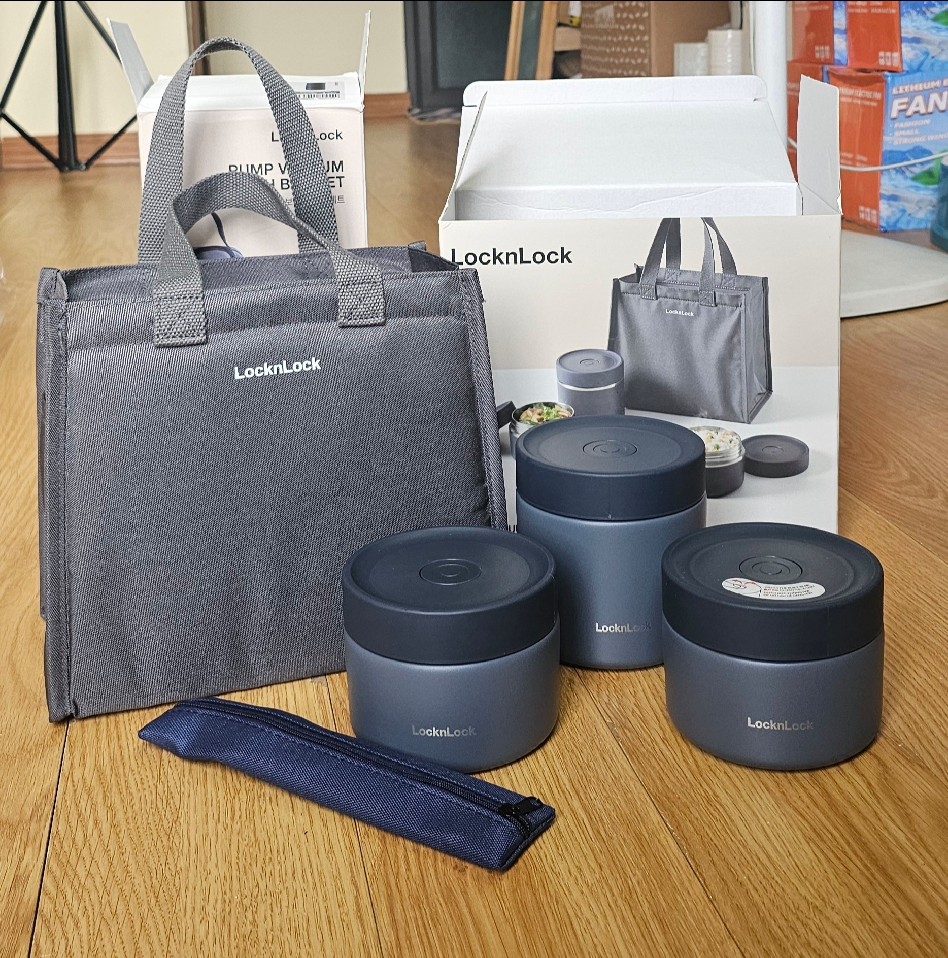 LHC8052S01 - LHC8502S02N - Bộ hộp cơm giữ nhiệt LocknLock Pump Vacuum Lunch box (300ml*2, 500ml*1, bộ đũa và thìa, túi)