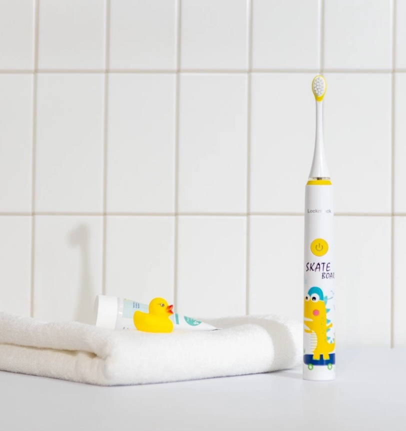 ENR226WHT-Bàn chải đánh răng điện cho bé LockLock 5V, 1.5W - Màu trắng