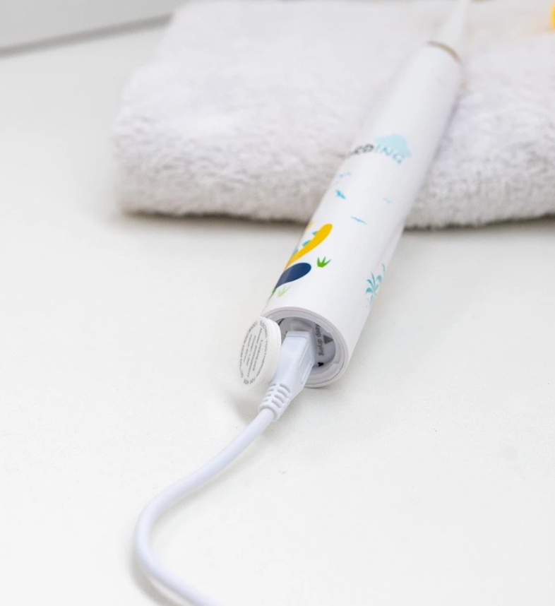 ENR226WHT-Bàn chải đánh răng điện cho bé LockLock 5V, 1.5W - Màu trắng