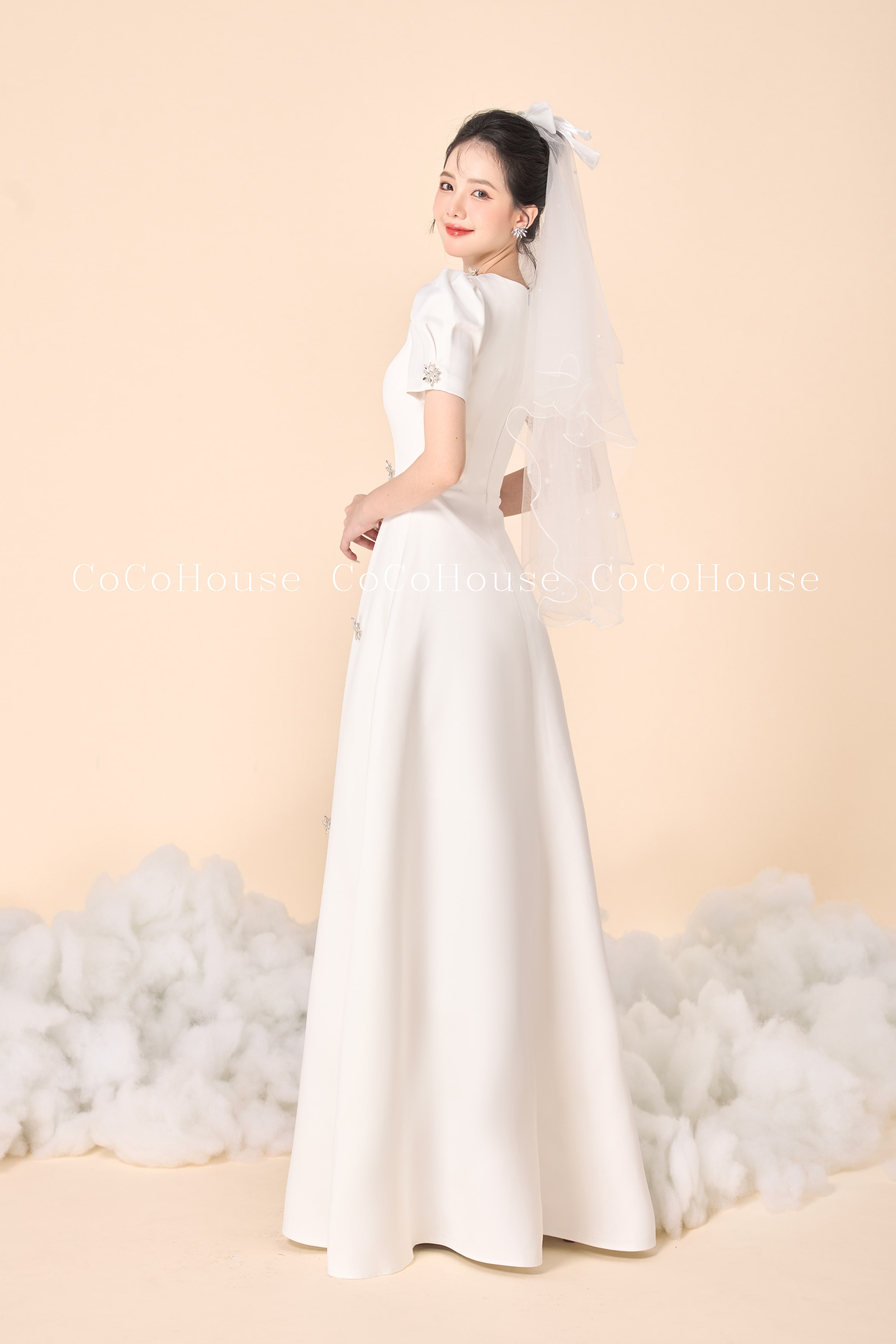 4 tips chọn váy cưới cho cô dâu có phần tay đầy đặn - Ren Bridal