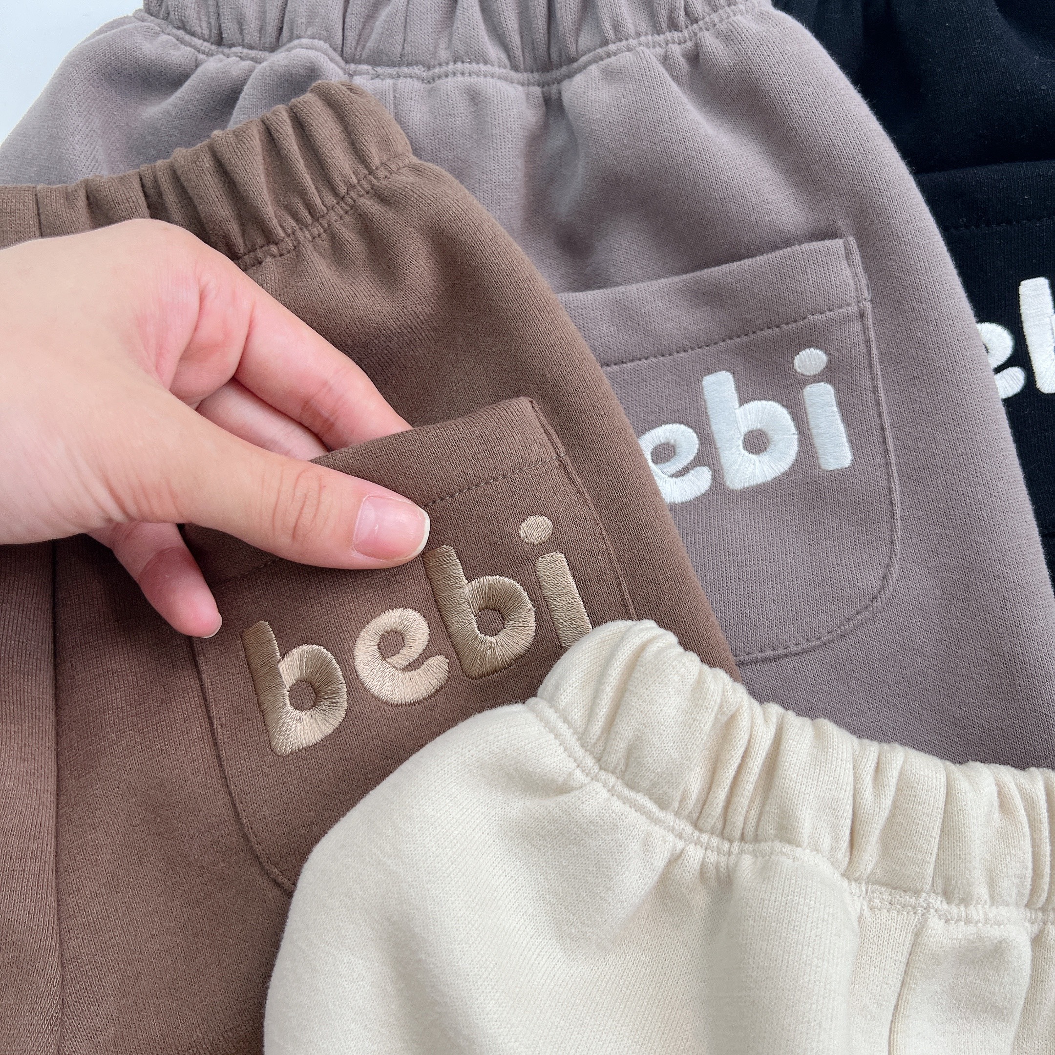 OBB Quần nỉ Bom thêu OBEBI(S66-100)