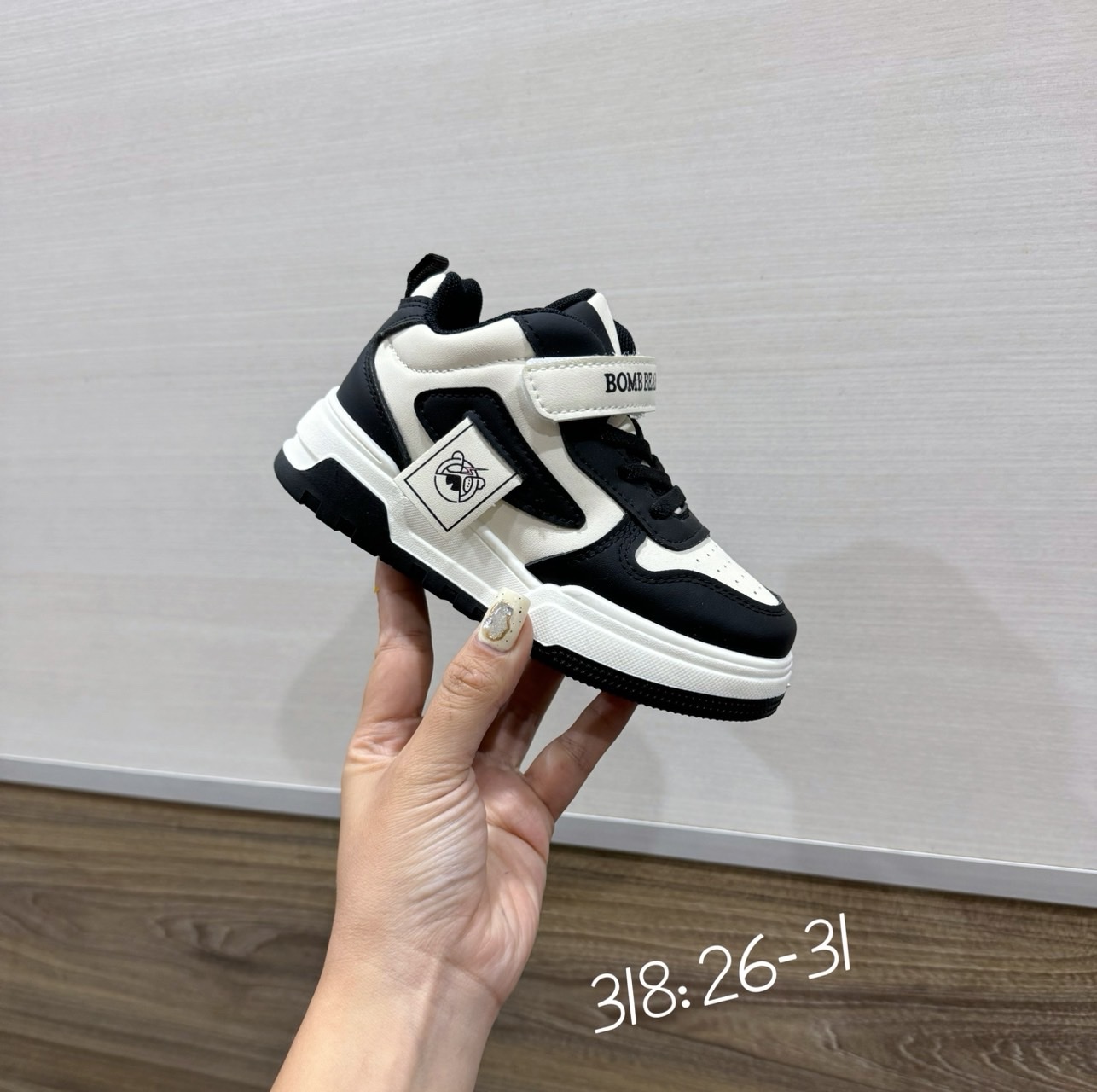 KK Giày thể thao BOMB BEAR đen trắng(26-31)