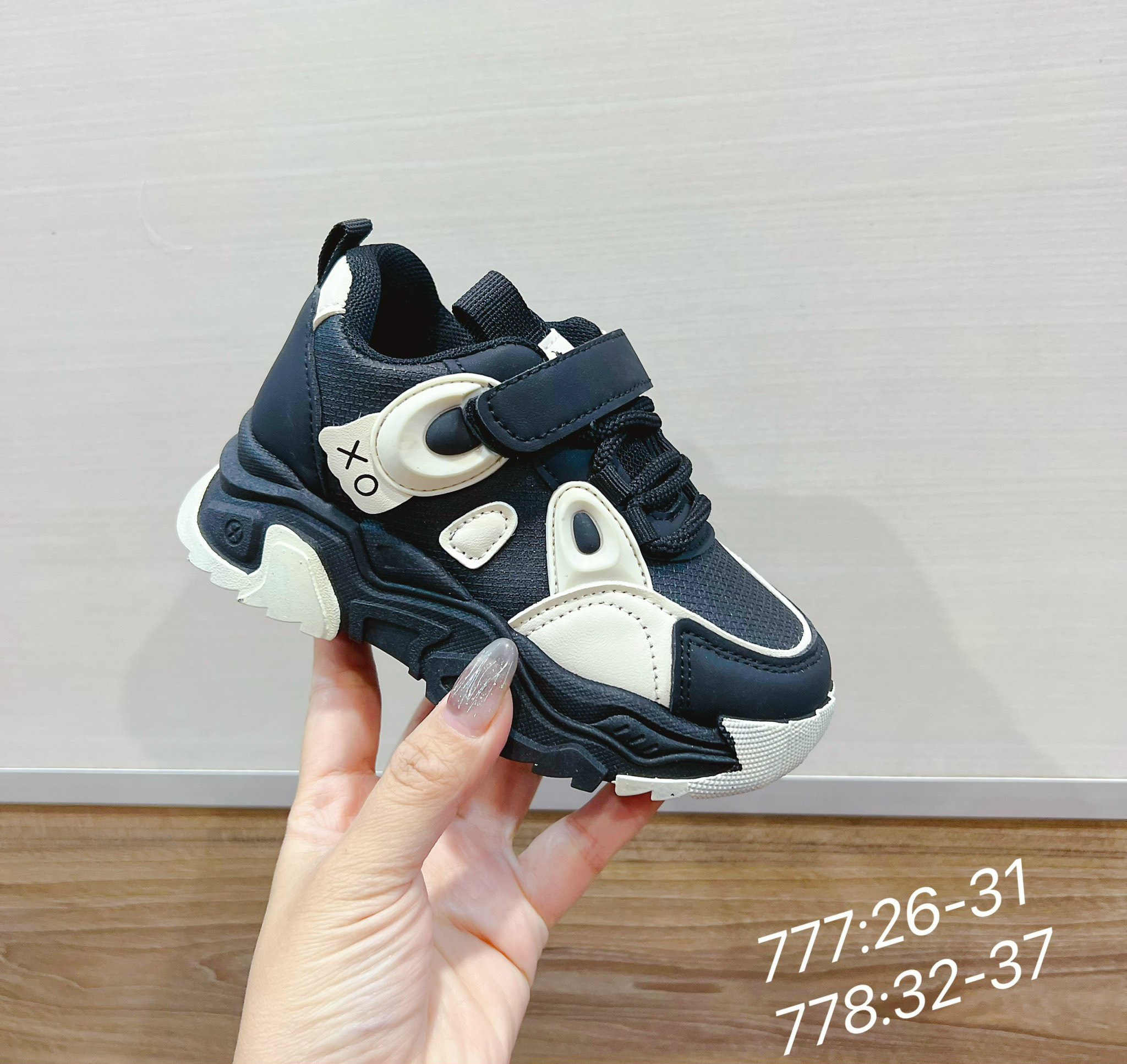 M Giày thể thao XO đen trắng(26-31)