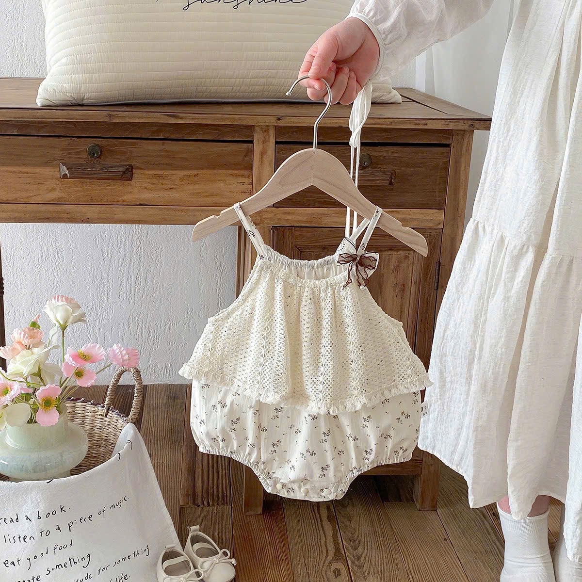 JS - Body 2 dây be hoa nhí nâu yếm lưới(66-80)