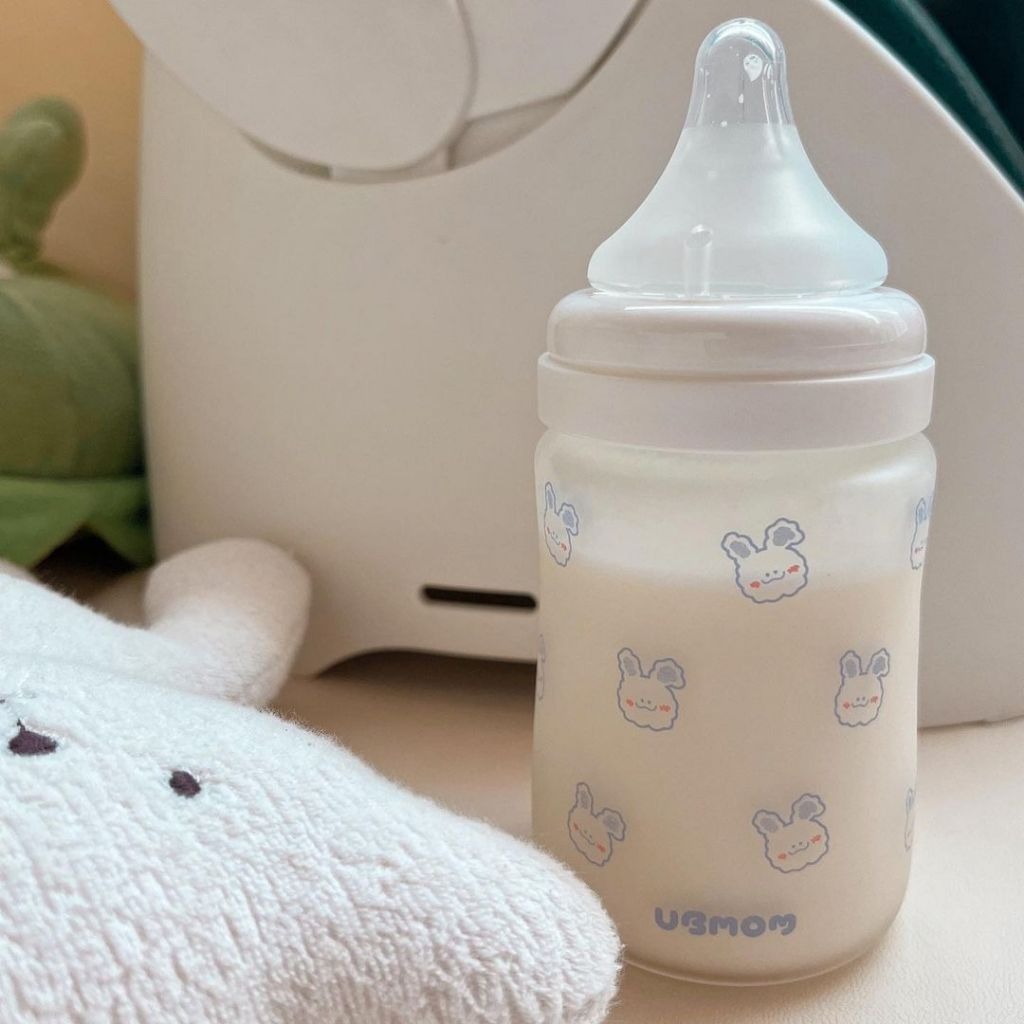 UBMOM - BÌNH SỮA THỦY TINH PHỦ SILICONE