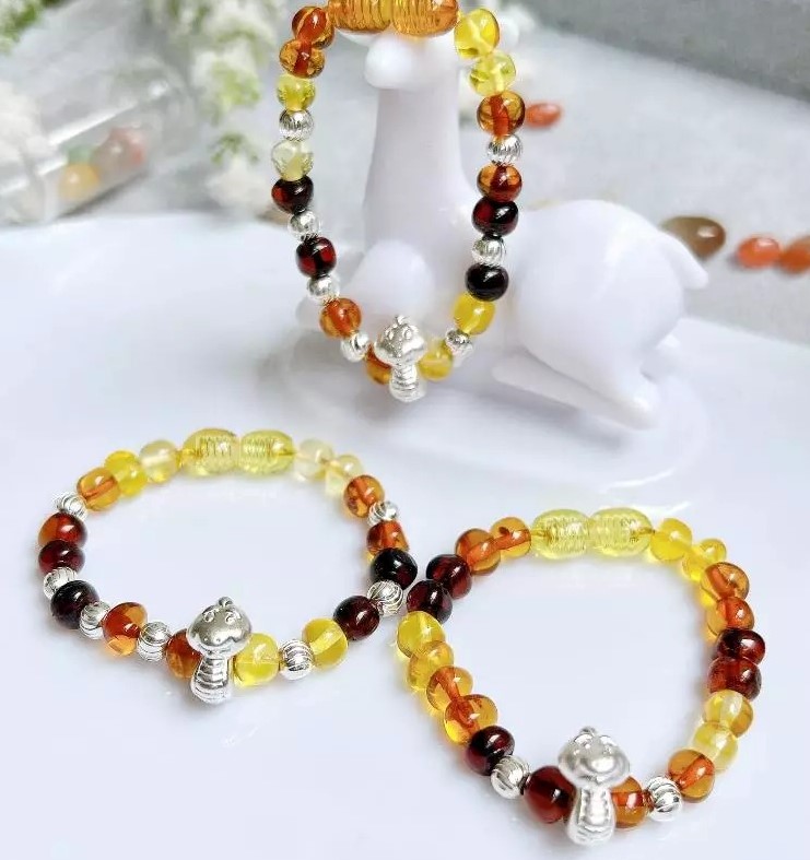 AMBER - VÒNG TAY HỔ PHÁCH NGA MIX CHARM BẠC