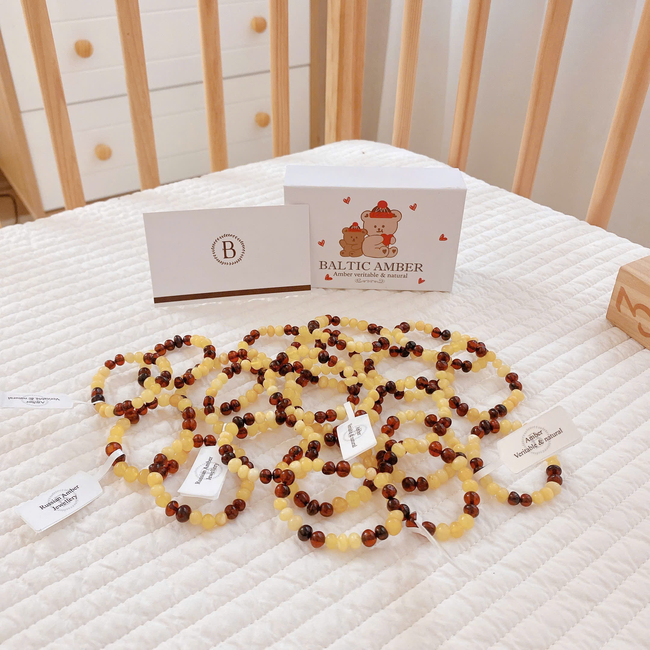 AMBER - VÒNG HỔ PHÁCH NGA CÓ HỘP