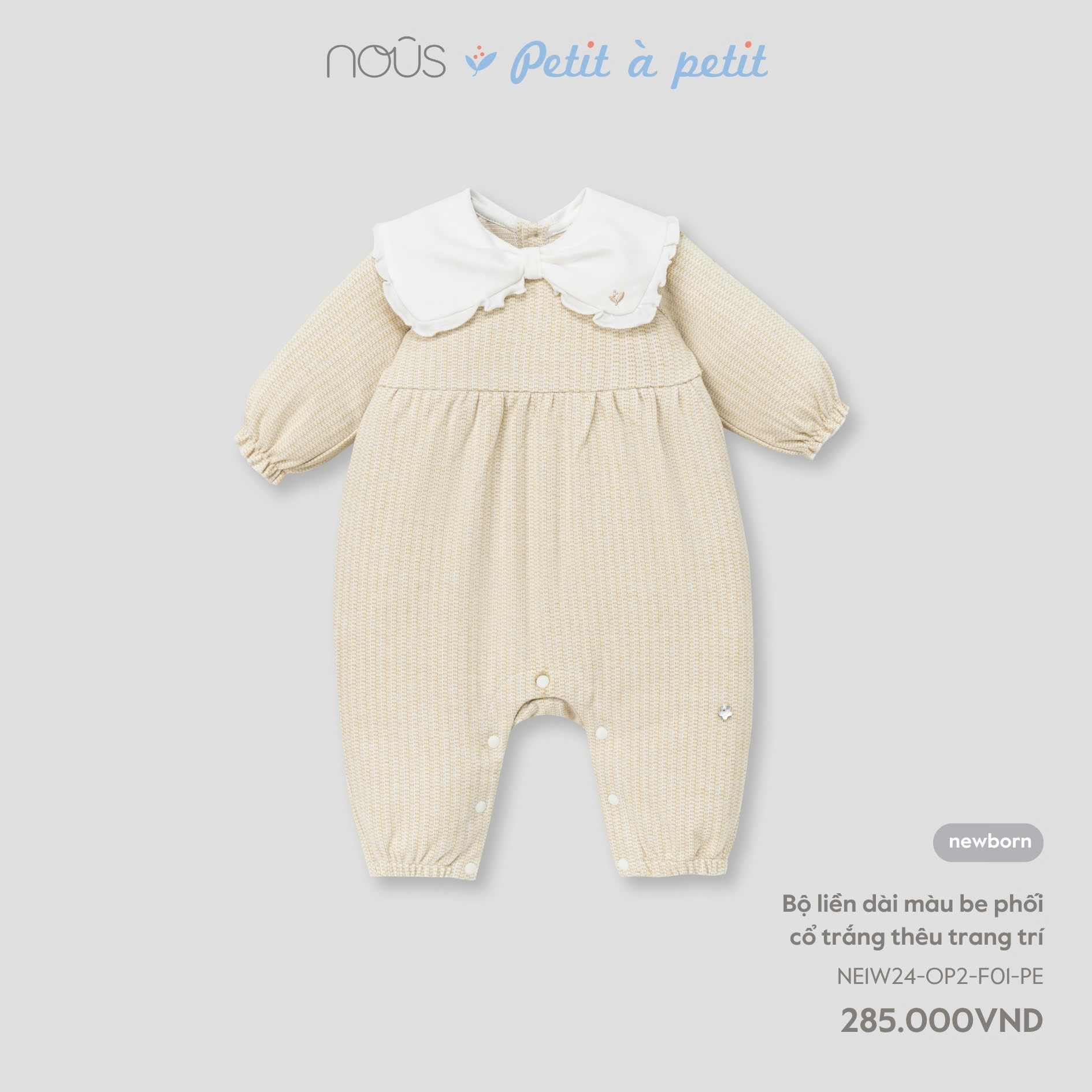 NOUS - Bộ liền dài màu be phối cổ trắng thêu trang trí NB