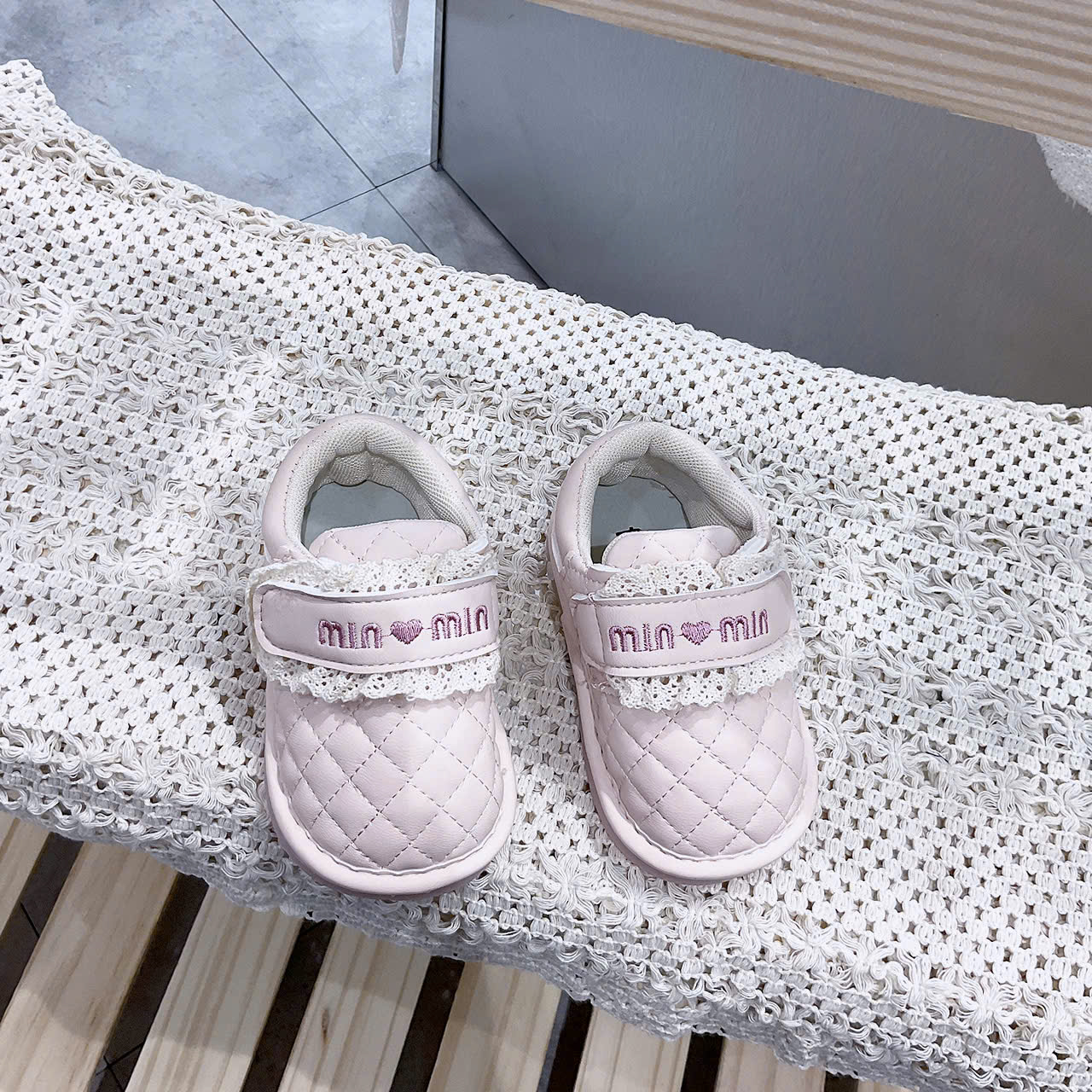 KB - Giày tập đi quai dán ren MIN hồng(16-20)