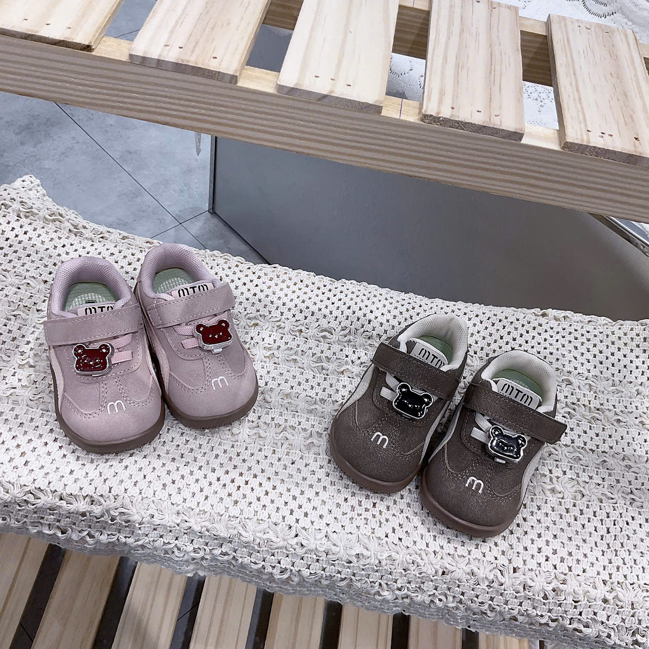 KB - Giày MIN đính mặt gấu quai dán(17-21)