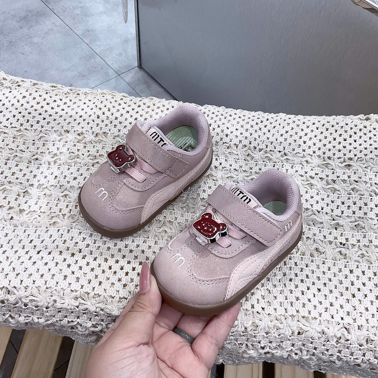 KB - Giày MIN đính mặt gấu quai dán(17-21)