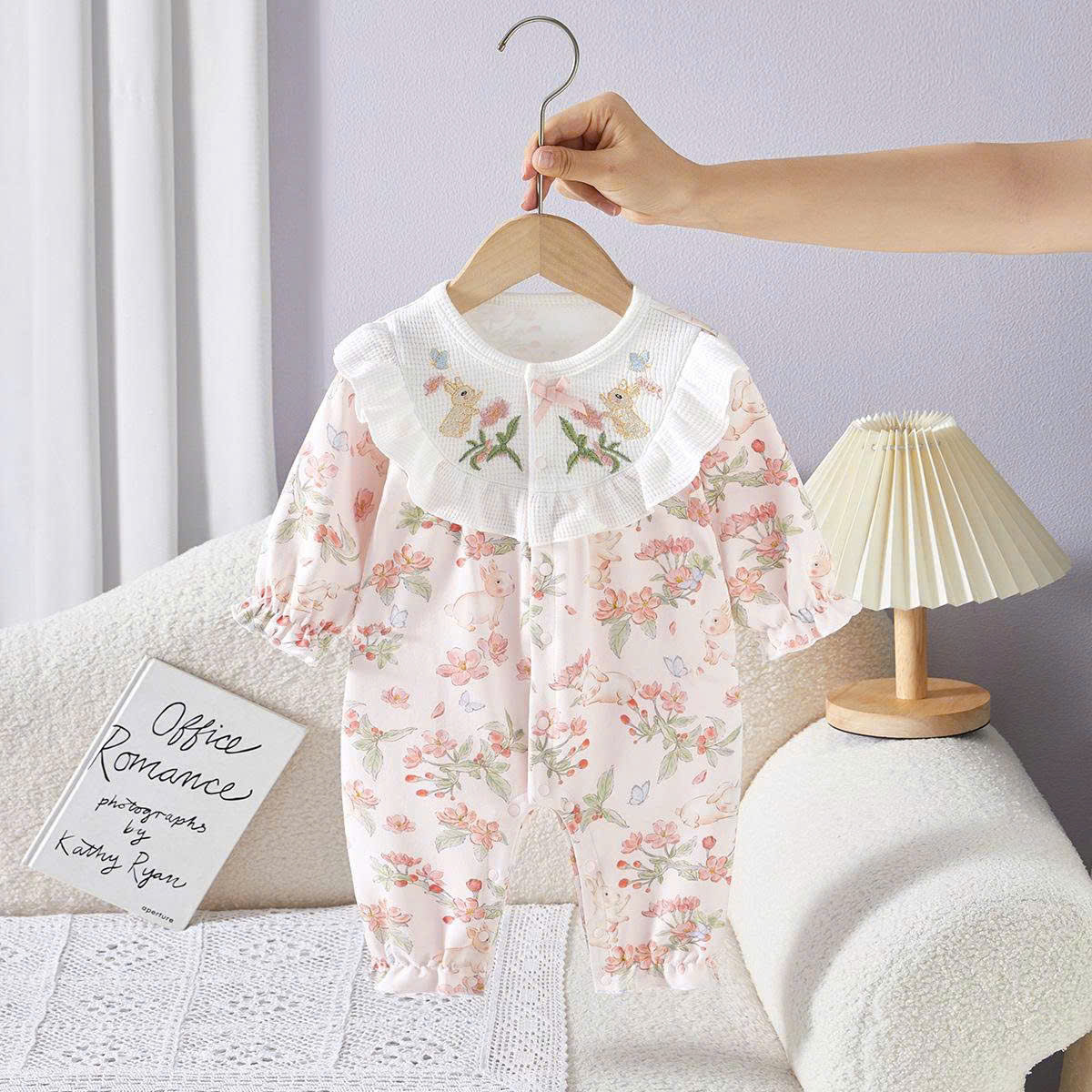 JS - Body nỉ hoạ tiết hoa thỏ hồng ngực bèo trắng(66-80)