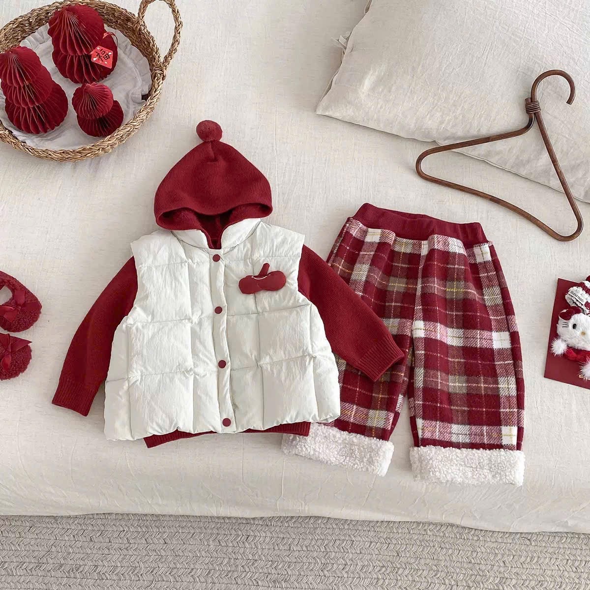 LB - Set 3 chi tiết áo gile quần kẻ đỏ(73-100)