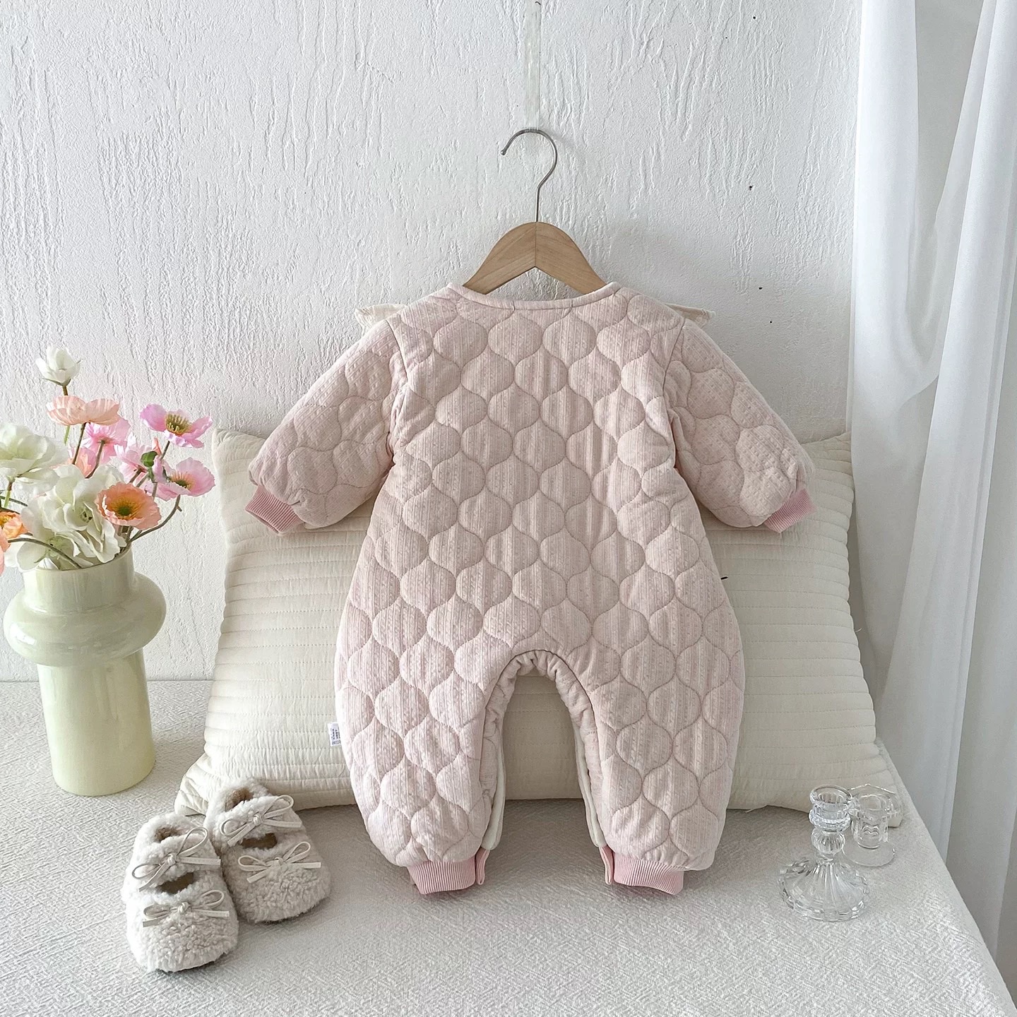 JS - Body hồng nỉ trám nỉ trám  hoạ tiết thêu thỏ ngực ren bèo(66-80)