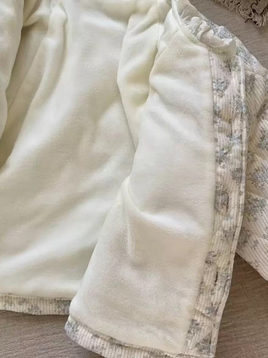 TL - Áo khoác chần bông hoa nhí xanh cổ ren trắng(80-140)