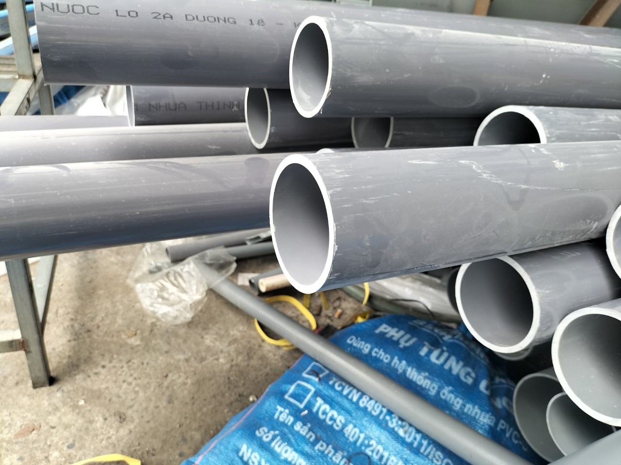 ỐNG u PVC THỊNH PHÁT 90 X 5 LY ( CHUẨN LY ) DÙNG ĐỂ LÀM LÕI QUẤN CUỘN GIẤY XUẤT KHẨU