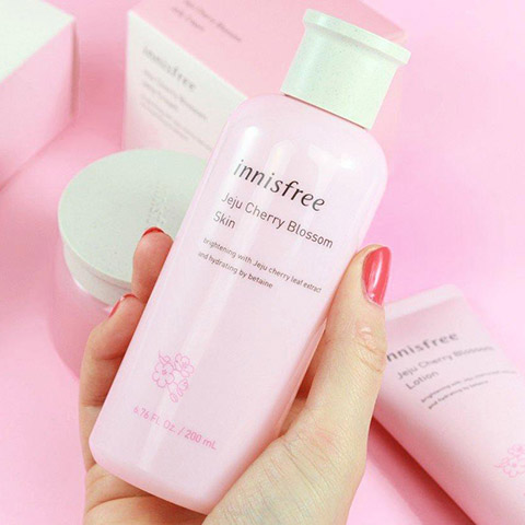 Nước cân bằng sáng da Toner Innisfree Jeju Cherry Blossom Skin