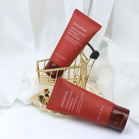 Sửa rửa mặt sạch sâu innisfree Jeju Pomegranate Revitalizing Foam Cleanser