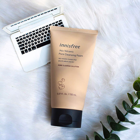 Sữa rửa mặt dịu nhẹ Innisfree Jeju Volcanic Pore Cleansing Foam
