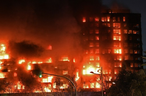 Tin quốc tế: Cháy chung cư kinh hoàng ở Tây Ban Nha, nhiều người thương vong