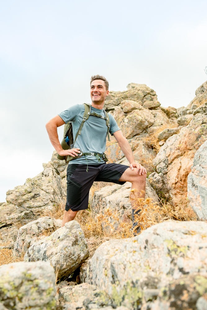 Áo thun hiking vải tổng hợp tái chế MH100 cho nam