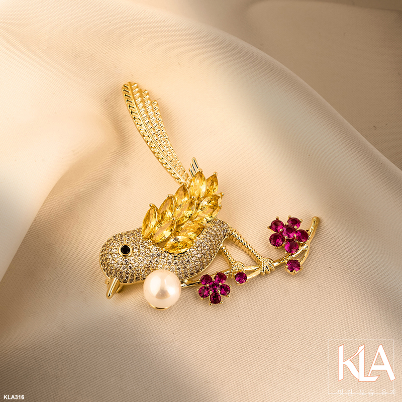 Trâm Cài Áo Cao Cấp KLA Luxury Gifts KLA316 Hình Chim Sẻ Vàng Đính Đá Moissanite Và Ngọc Trai Nhân Tạo Lấp Lánh