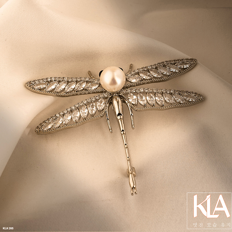 Trâm Cài Áo Cao Cấp KLA Luxury Gifts KLA265 Hình Chuồn Chuồn Đính Đá Moissanite Và Ngọc Trai Nhân Tạo Cao Cấp