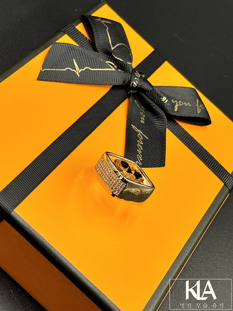 Khuy Cài Khăn KLA Luxury Gifts KLA447-02 Kiểu Vuông Màu Vàng Đính Đá Moissanite Cao Cấp