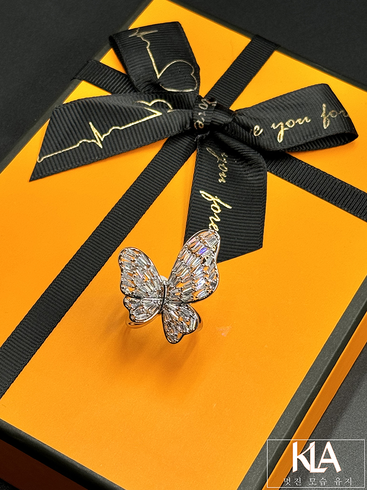 Khuy Cài Khăn KLA Luxury Gifts KLA448-01 Hình Con Bướm Màu Bạc Đính Đá Moissanite Lấp Lánh