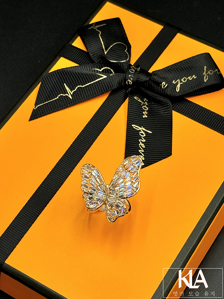 Khuy Cài Khăn KLA Luxury Gifts KLA448-02 Hình Con Bướm Màu Vàng Đính Đá Moissanite Lấp Lánh