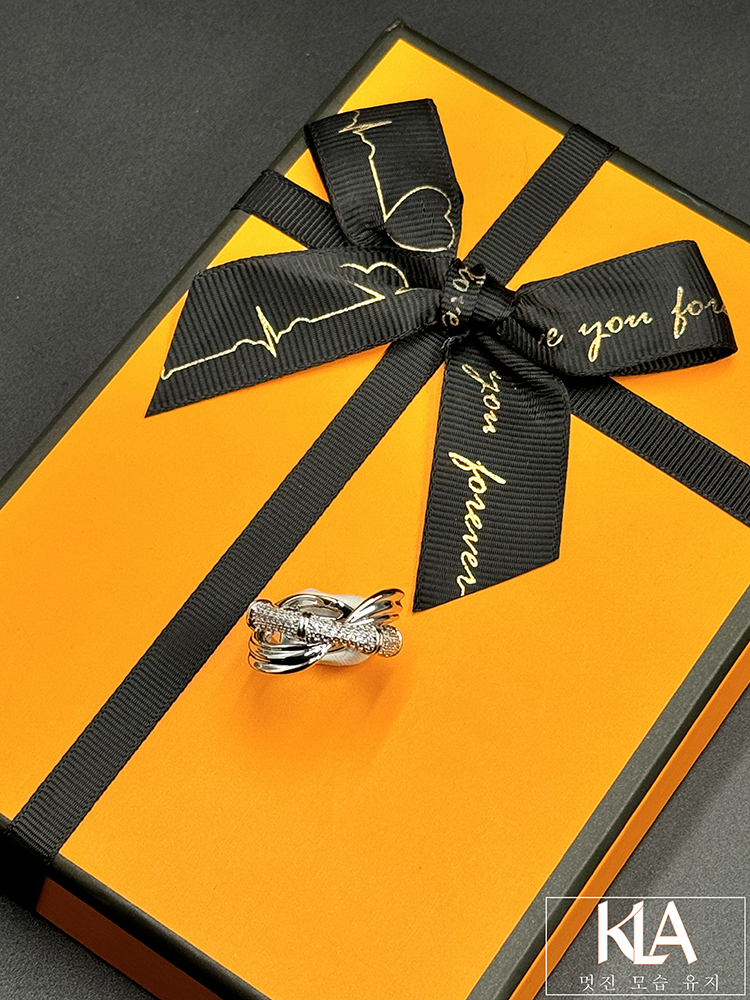 Khuy Cài Khăn KLA Luxury Gifts KLA454 Kiểu Tròn Xoắn Tầng Đính Đá Moissanite Lấp Lánh