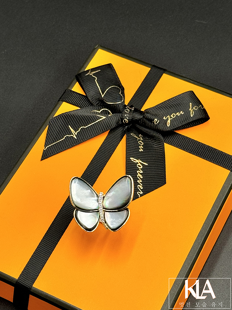 Khuy Cài Khăn KLA Luxury Gifts KLA475 Hình Bươm Bướm Đính Đá Moissanite Cao Cấp