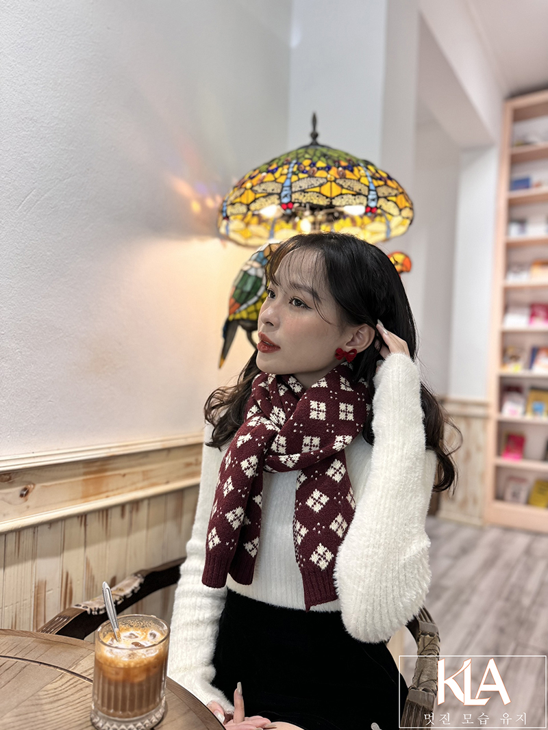 Khăn Len Cao Cấp KLA Premium Limited Gifts KLA473-21 Hoạ Tiết Chấm Bi Hình Thoi Sang Trọng