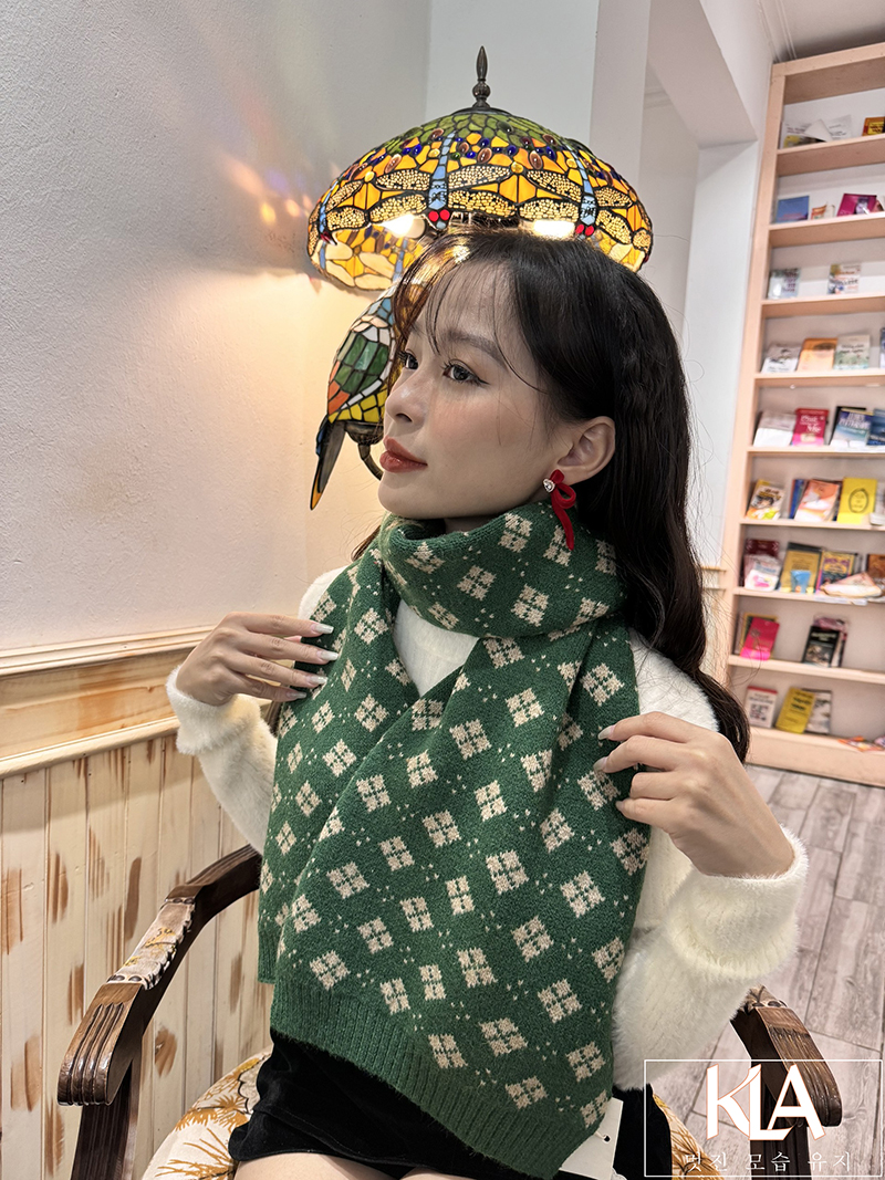 Khăn Len Cao Cấp KLA Premium Limited Gifts KLA473-24 Hoạ Tiết Chấm Bi Hình Thoi Sang Trọng